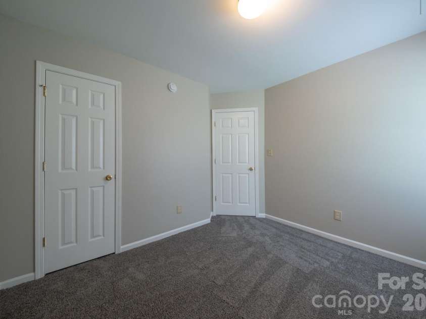 6627 Nevin Glen Drive, Charlotte, NC 28269.  MLS# CAR4379657, YatesRealty ID 23622. 