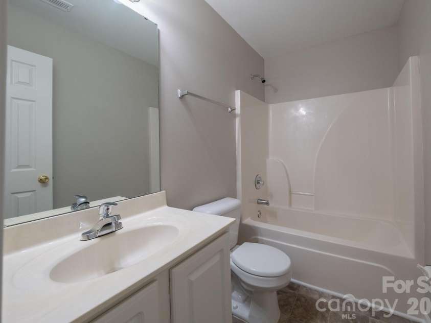 6627 Nevin Glen Drive, Charlotte, NC 28269.  MLS# CAR4379657, YatesRealty ID 23622. 