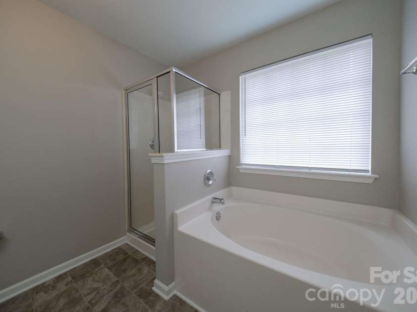 6627 Nevin Glen Drive, Charlotte, NC 28269.  MLS# CAR4379657, YatesRealty ID 23622. 