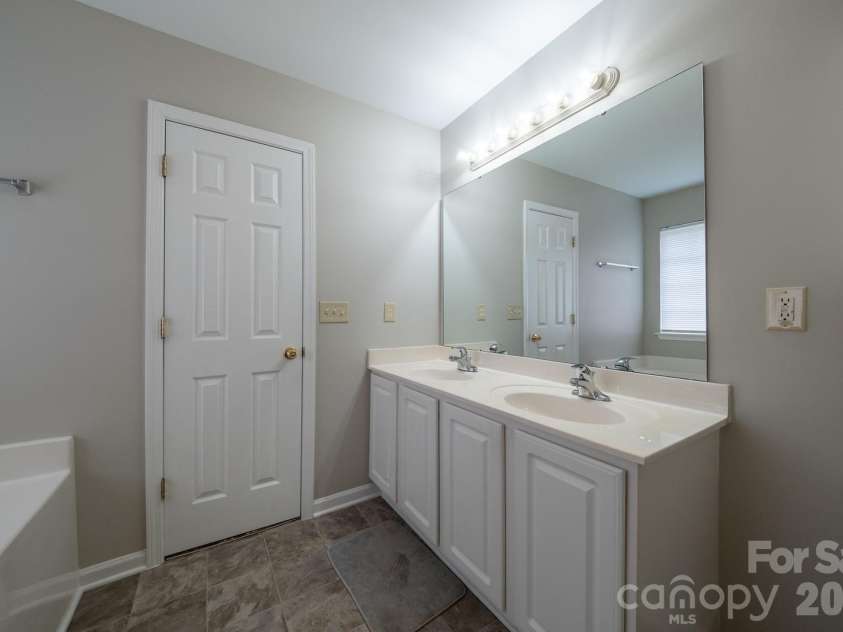 6627 Nevin Glen Drive, Charlotte, NC 28269.  MLS# CAR4379657, YatesRealty ID 23622. 