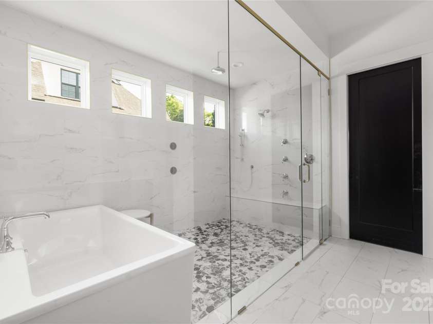 10119 Laurier Lane, Huntersville, NC 28078.  MLS# CAR4273565, YatesRealty ID 23623. Luxurious Wet Room/Spa Shower