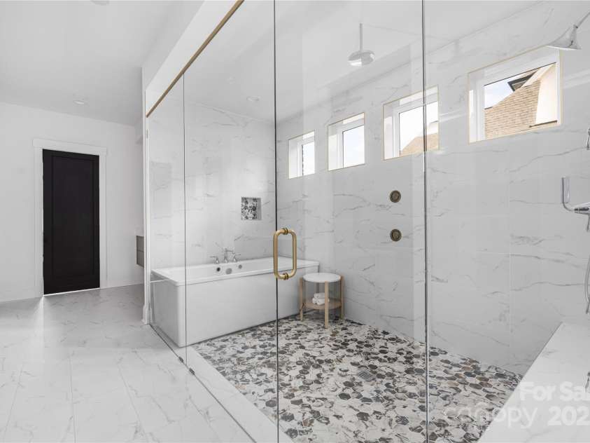 10119 Laurier Lane, Huntersville, NC 28078.  MLS# CAR4273565, YatesRealty ID 23623. Luxurious Wet Room/Spa Shower
