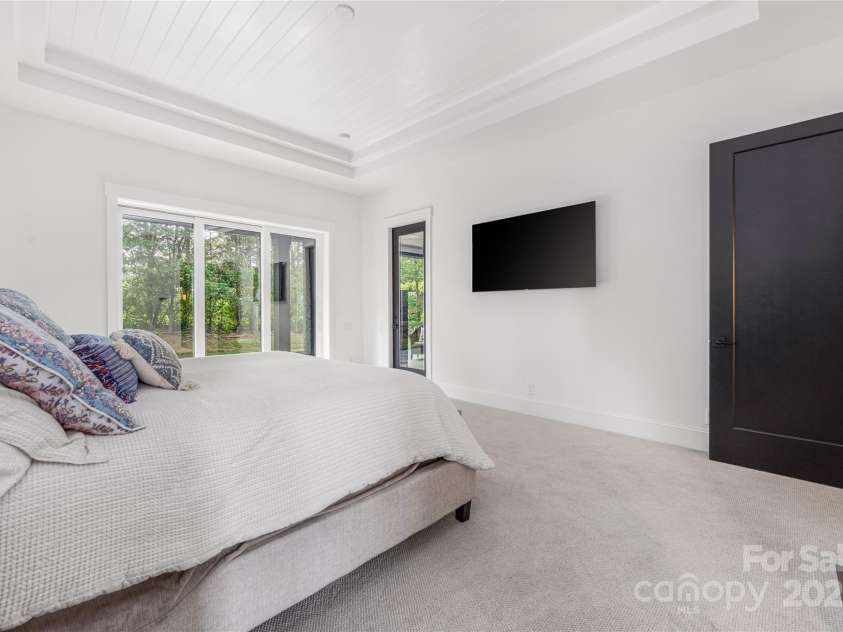 10119 Laurier Lane, Huntersville, NC 28078.  MLS# CAR4273565, YatesRealty ID 23623. Main Floor Primary Bedroom