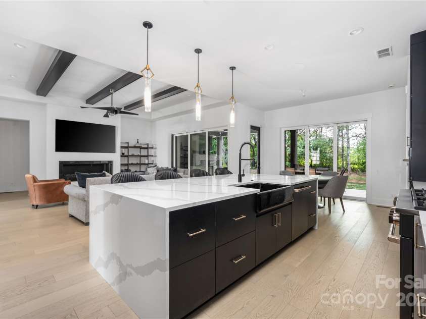 10119 Laurier Lane, Huntersville, NC 28078.  MLS# CAR4273565, YatesRealty ID 23623. Waterfall Quartz Island