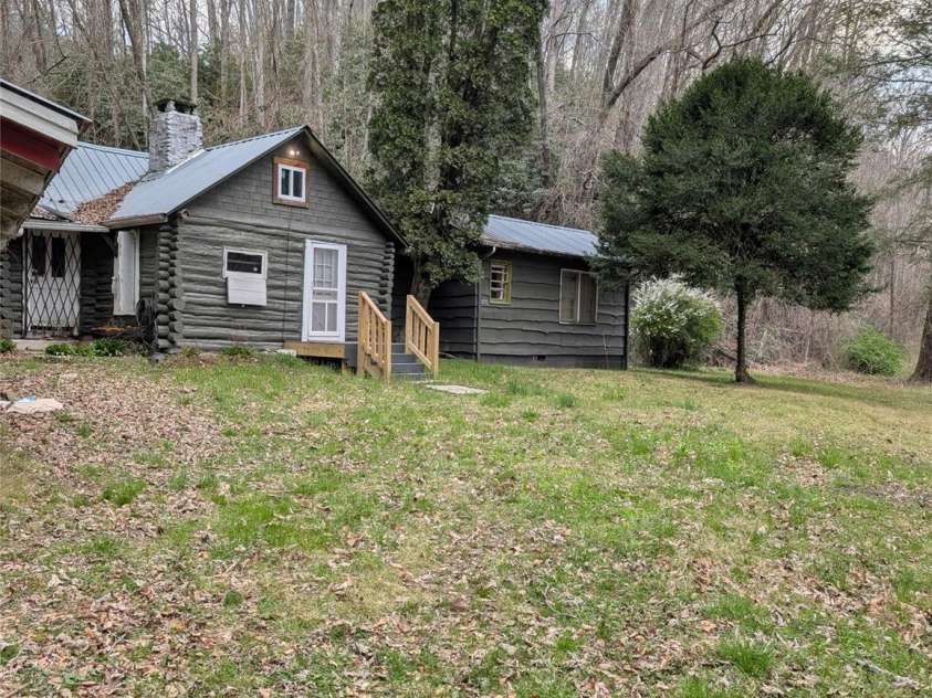 6712 Globe Road, Lenoir, NC 28645.  MLS# CAR4361290, YatesRealty ID 23624. 