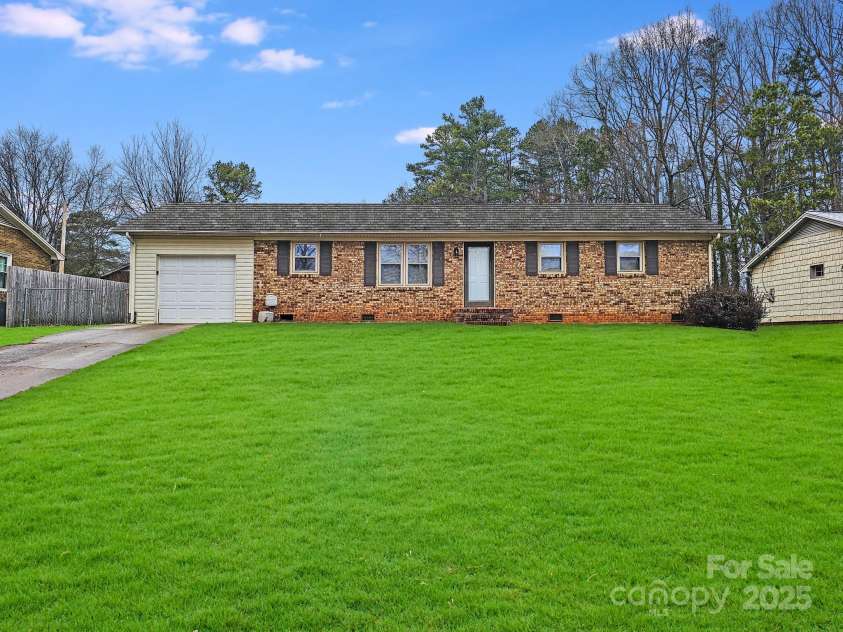 712 Stevens Street, Gastonia, NC 28054.  MLS# CAR4225560, YatesRealty ID 23624. 