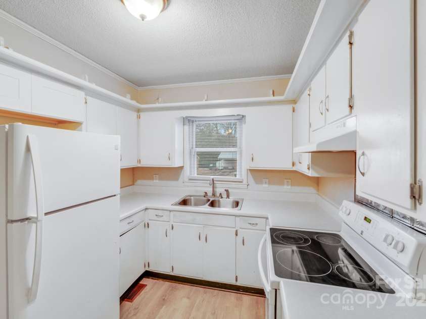 712 Stevens Street, Gastonia, NC 28054.  MLS# CAR4225560, YatesRealty ID 23624. 