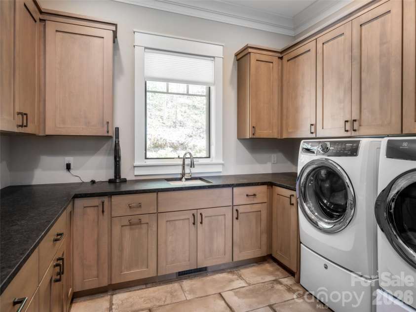 32 Timberwolf Court, Asheville, NC 28804.  MLS# CAR4376999, YatesRealty ID 23625. 