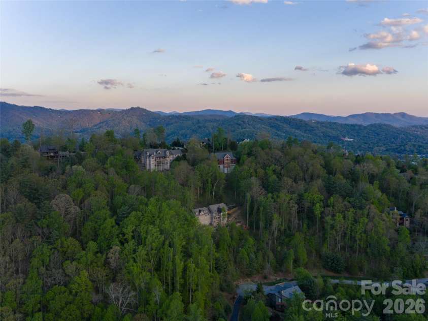 32 Timberwolf Court, Asheville, NC 28804.  MLS# CAR4376999, YatesRealty ID 23625. 