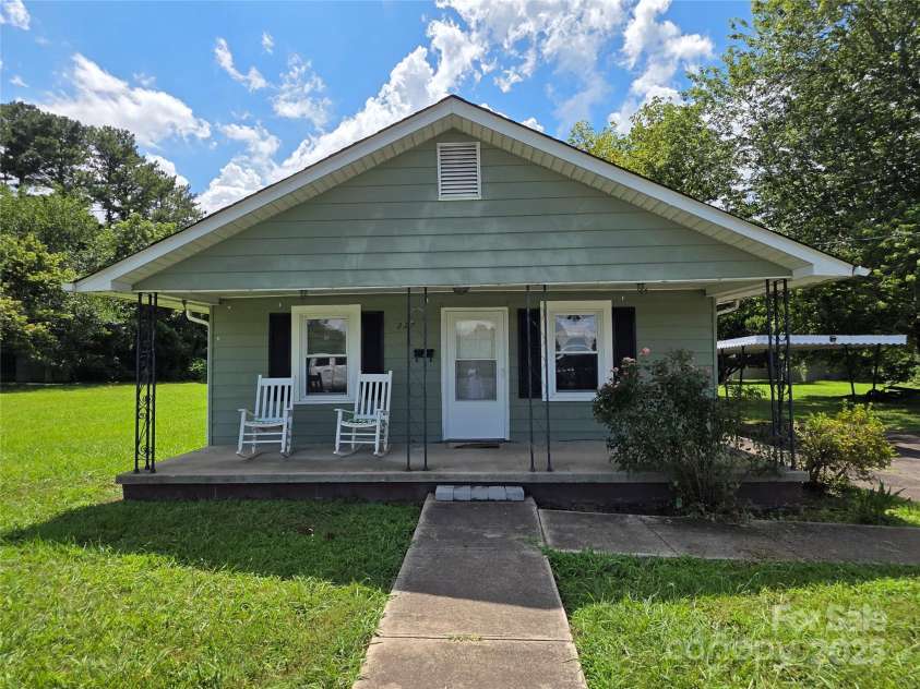 227 Nassau Place, Mount Holly, NC 28120.  MLS# CAR4275450, YatesRealty ID 23626. 