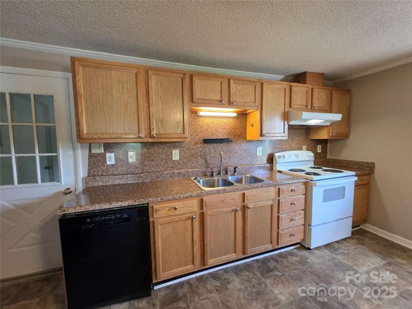 227 Nassau Place, Mount Holly, NC 28120.  MLS# CAR4275450, YatesRealty ID 23626. 