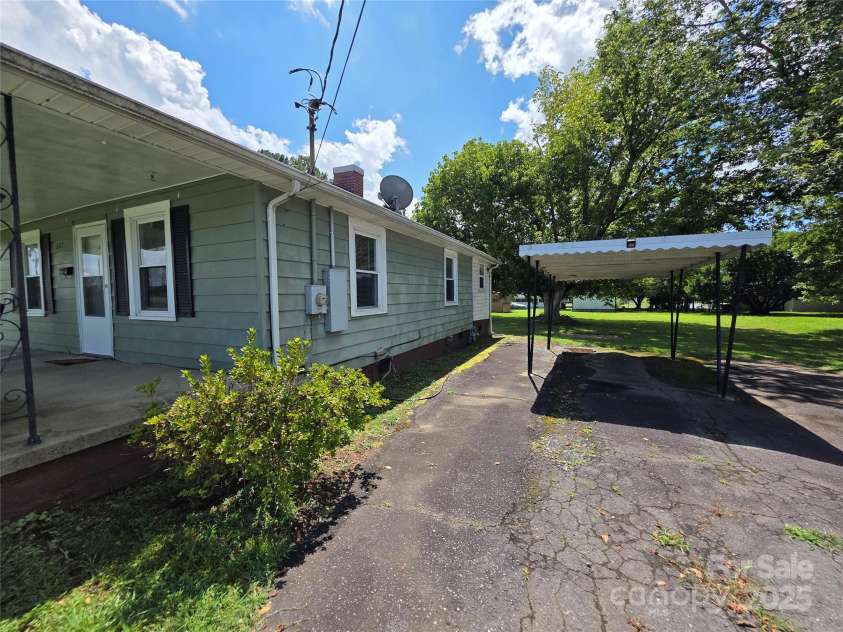 227 Nassau Place, Mount Holly, NC 28120.  MLS# CAR4275450, YatesRealty ID 23626. 