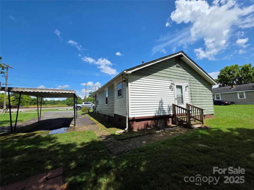 227 Nassau Place, Mount Holly, NC 28120.  MLS# CAR4275450, YatesRealty ID 23626. 