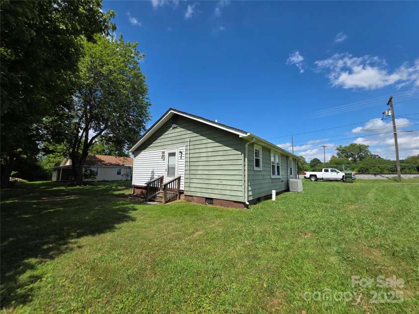 227 Nassau Place, Mount Holly, NC 28120.  MLS# CAR4275450, YatesRealty ID 23626. 