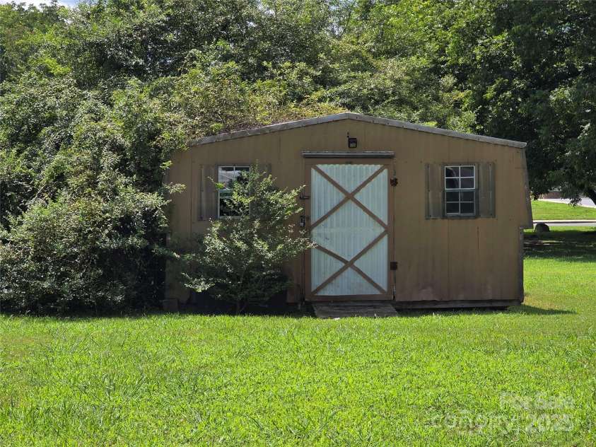 227 Nassau Place, Mount Holly, NC 28120.  MLS# CAR4275450, YatesRealty ID 23626. 