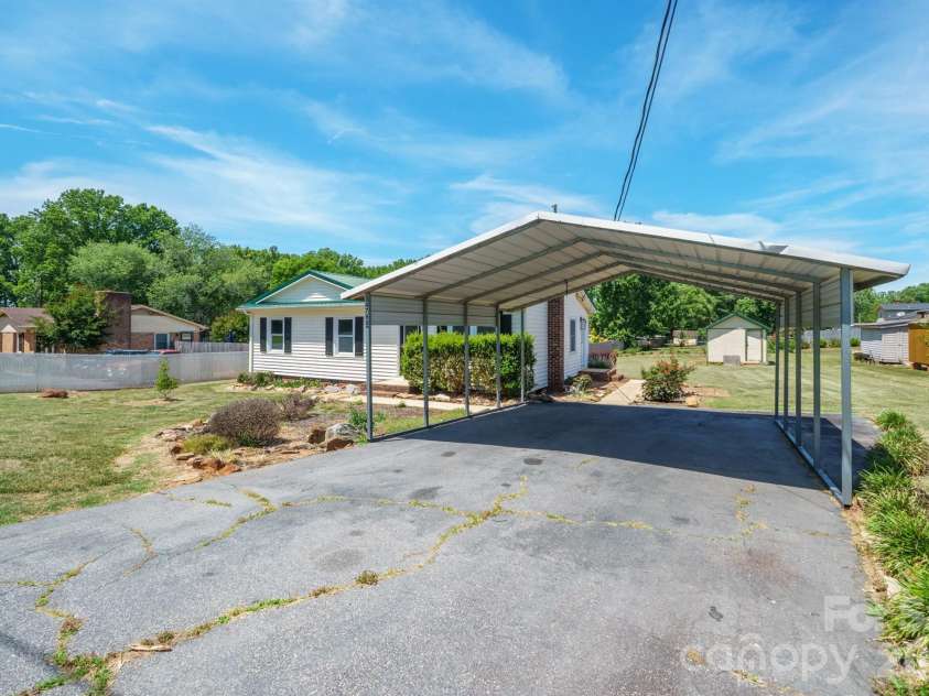 4768 Bethel Church Road, Hickory, NC 28602.  MLS# CAR4381522, YatesRealty ID 23626. 