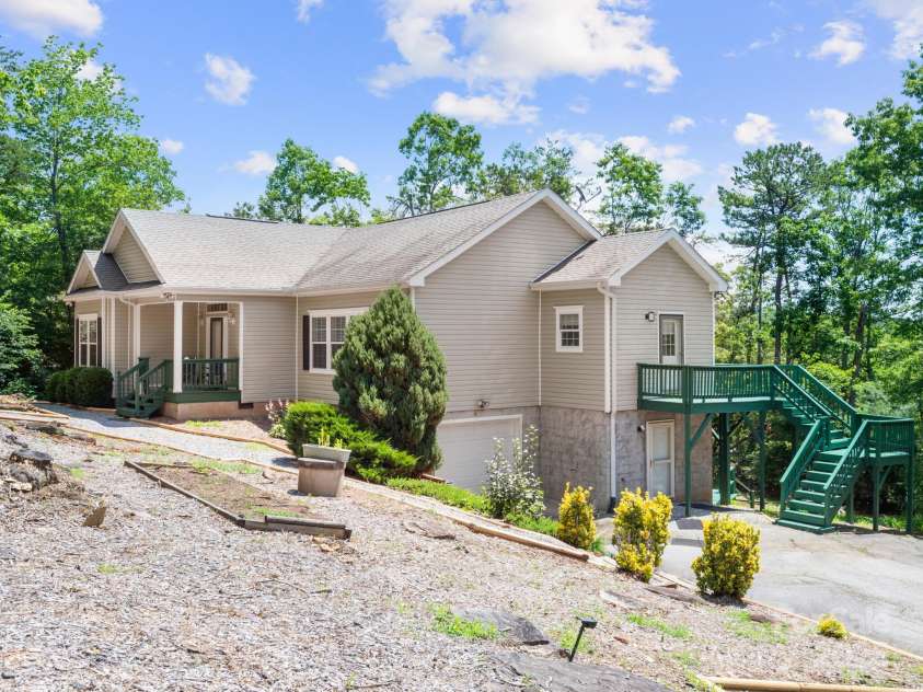 66 Condor Court, Hendersonville, NC 28792.  MLS# CAR4274638, YatesRealty ID 23627. 