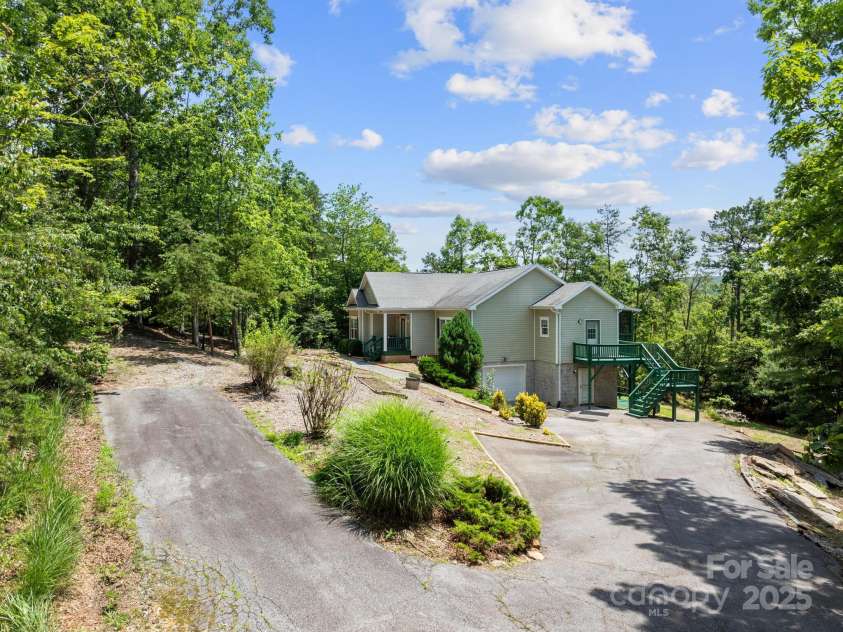 66 Condor Court, Hendersonville, NC 28792.  MLS# CAR4274638, YatesRealty ID 23627. Driveway