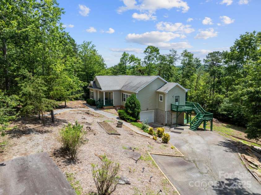 66 Condor Court, Hendersonville, NC 28792.  MLS# CAR4274638, YatesRealty ID 23627. Driveway