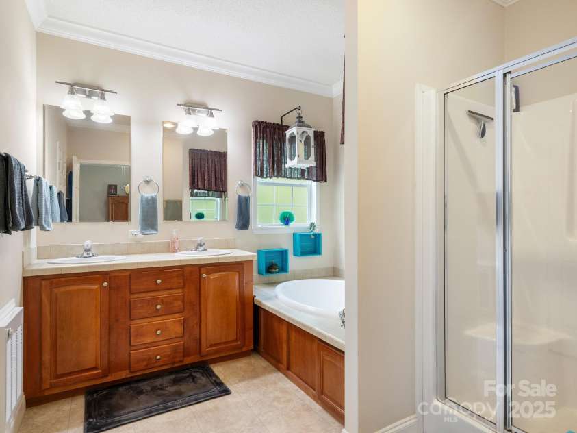 66 Condor Court, Hendersonville, NC 28792.  MLS# CAR4274638, YatesRealty ID 23627. Ensuite Bathroom