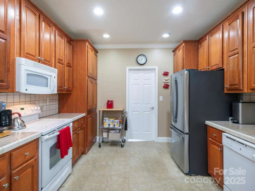 66 Condor Court, Hendersonville, NC 28792.  MLS# CAR4274638, YatesRealty ID 23627. Kitchen