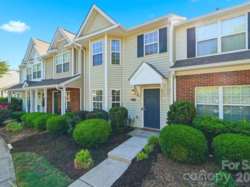 687 Rock Lake Glen, Fort Mill, SC 29715.  MLS# CAR4378757, YatesRealty ID 23628. 