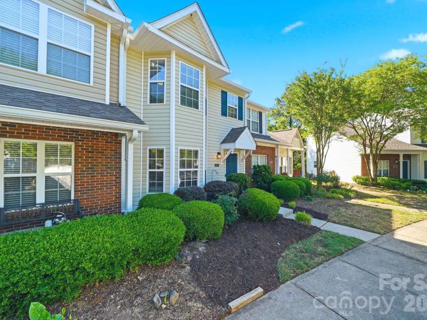 687 Rock Lake Glen, Fort Mill, SC 29715.  MLS# CAR4378757, YatesRealty ID 23628. 