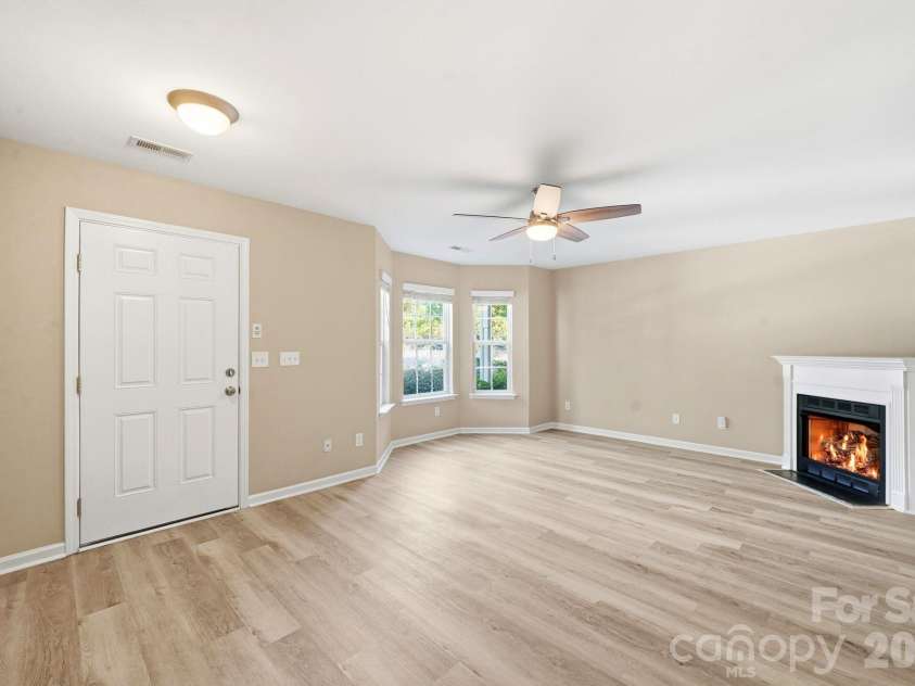 687 Rock Lake Glen, Fort Mill, SC 29715.  MLS# CAR4378757, YatesRealty ID 23628. 