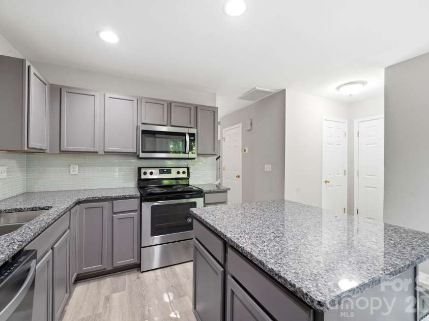 687 Rock Lake Glen, Fort Mill, SC 29715.  MLS# CAR4378757, YatesRealty ID 23628. 