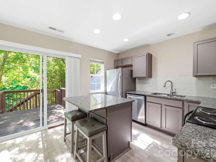 687 Rock Lake Glen, Fort Mill, SC 29715.  MLS# CAR4378757, YatesRealty ID 23628. 