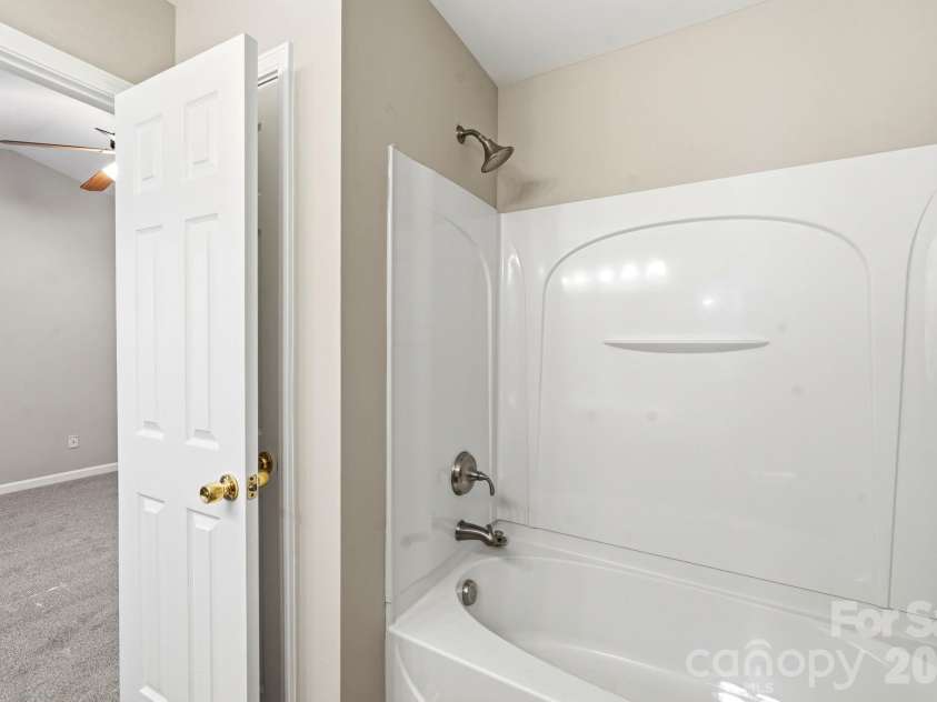687 Rock Lake Glen, Fort Mill, SC 29715.  MLS# CAR4378757, YatesRealty ID 23628. 