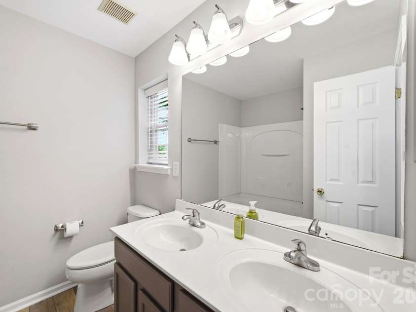 687 Rock Lake Glen, Fort Mill, SC 29715.  MLS# CAR4378757, YatesRealty ID 23628. 