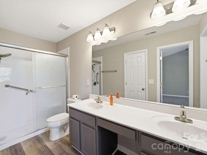 687 Rock Lake Glen, Fort Mill, SC 29715.  MLS# CAR4378757, YatesRealty ID 23628. 