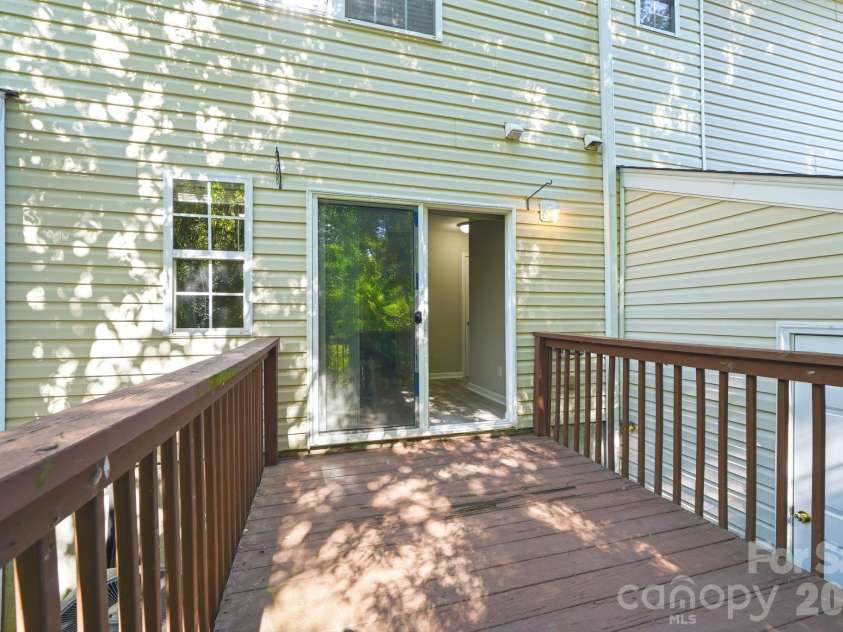 687 Rock Lake Glen, Fort Mill, SC 29715.  MLS# CAR4378757, YatesRealty ID 23628. 