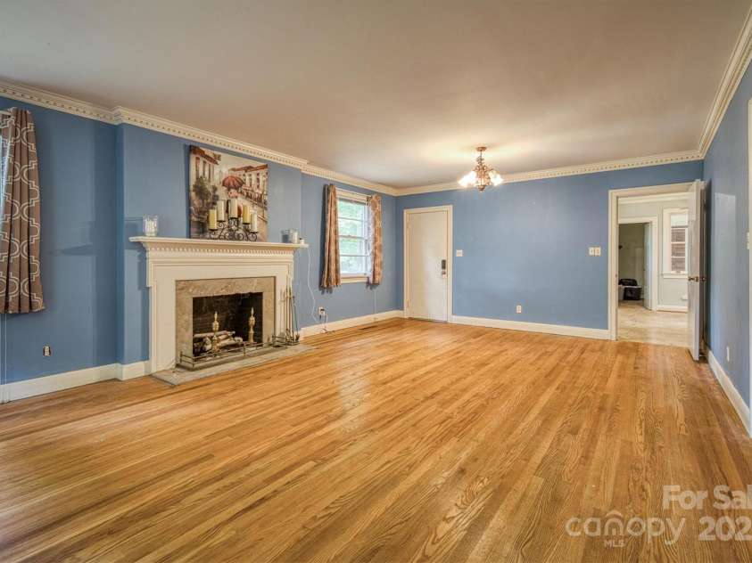 1503 Brentwood Drive, Newton, NC 28658.  MLS# CAR4260513, YatesRealty ID 23629. 