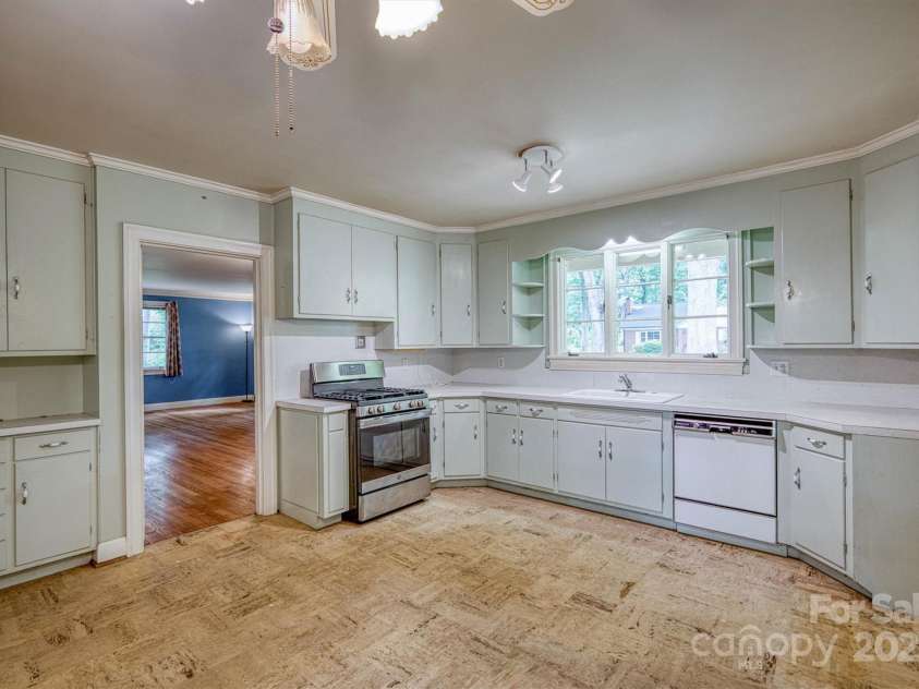 1503 Brentwood Drive, Newton, NC 28658.  MLS# CAR4260513, YatesRealty ID 23629. 