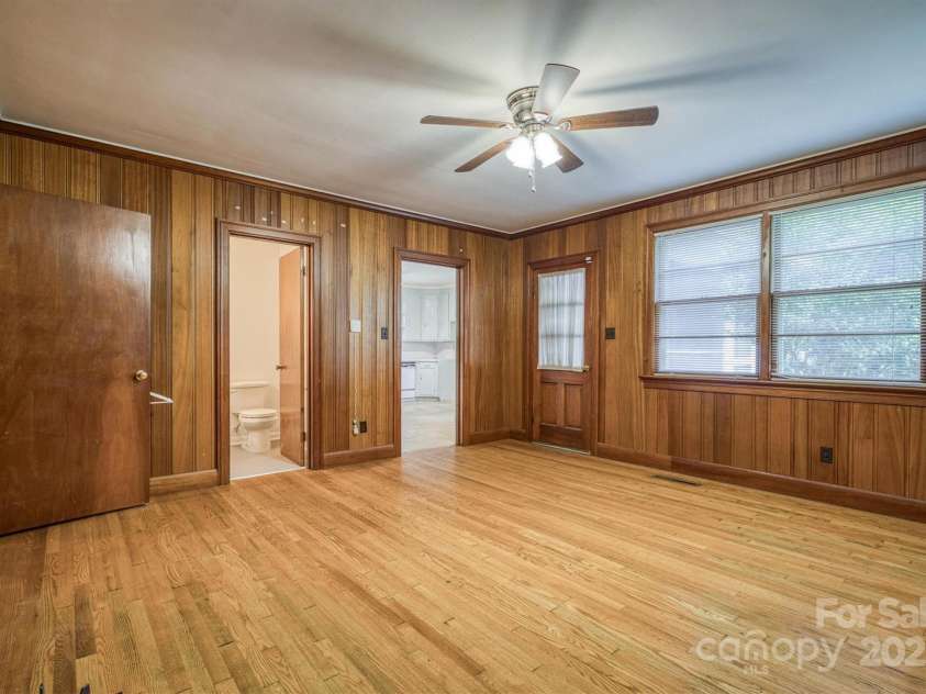 1503 Brentwood Drive, Newton, NC 28658.  MLS# CAR4260513, YatesRealty ID 23629. 