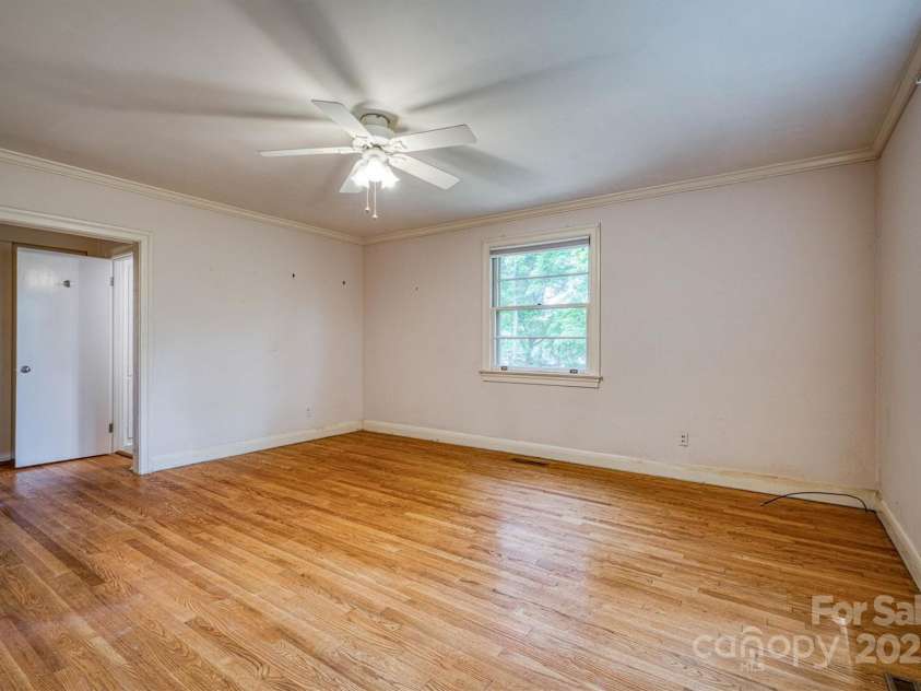 1503 Brentwood Drive, Newton, NC 28658.  MLS# CAR4260513, YatesRealty ID 23629. 