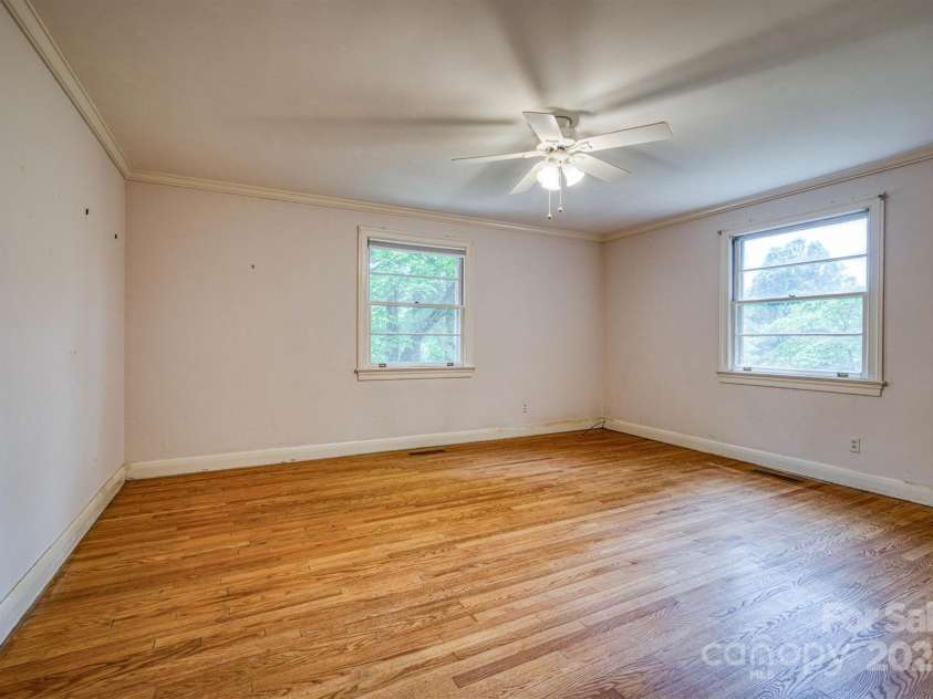 1503 Brentwood Drive, Newton, NC 28658.  MLS# CAR4260513, YatesRealty ID 23629. 