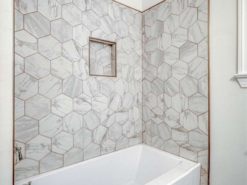 1503 Brentwood Drive, Newton, NC 28658.  MLS# CAR4260513, YatesRealty ID 23629. Primary bedroom bath