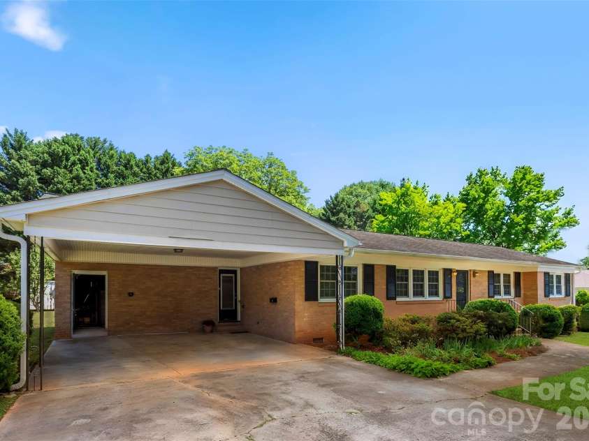 3342 Gardner Park Drive, Gastonia, NC 28054.  MLS# CAR4379226, YatesRealty ID 23629. 