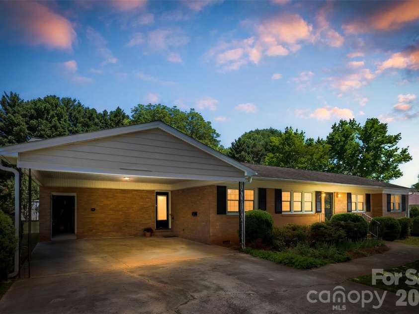 3342 Gardner Park Drive, Gastonia, NC 28054.  MLS# CAR4379226, YatesRealty ID 23629. 