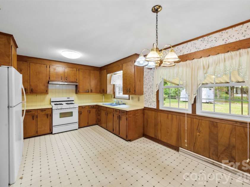 3342 Gardner Park Drive, Gastonia, NC 28054.  MLS# CAR4379226, YatesRealty ID 23629. 
