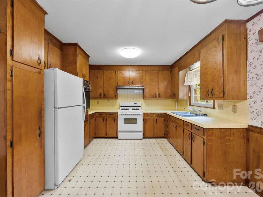 3342 Gardner Park Drive, Gastonia, NC 28054.  MLS# CAR4379226, YatesRealty ID 23629. 