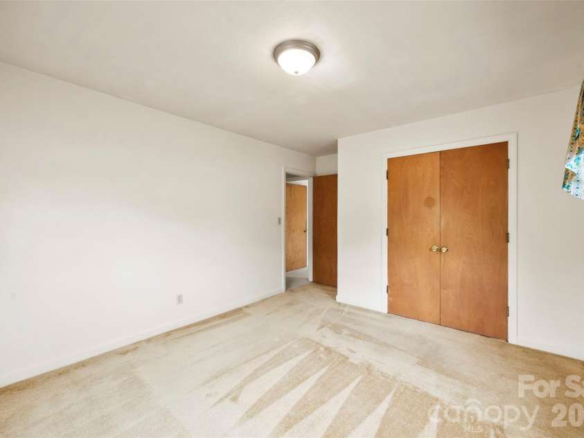 3342 Gardner Park Drive, Gastonia, NC 28054.  MLS# CAR4379226, YatesRealty ID 23629. 