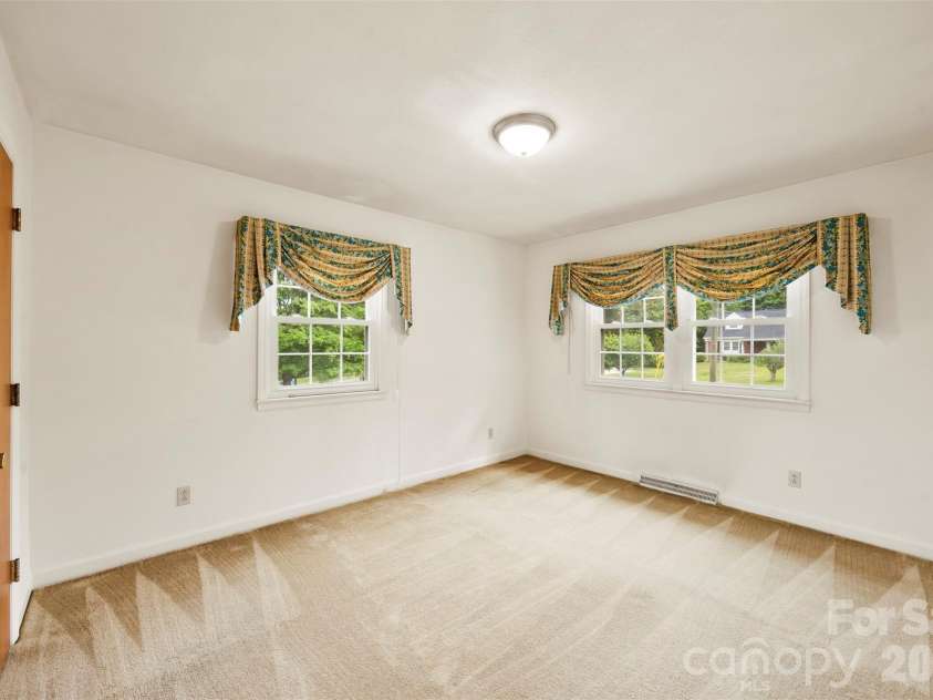3342 Gardner Park Drive, Gastonia, NC 28054.  MLS# CAR4379226, YatesRealty ID 23629. 