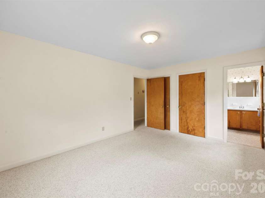 3342 Gardner Park Drive, Gastonia, NC 28054.  MLS# CAR4379226, YatesRealty ID 23629. 