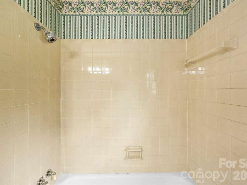 3342 Gardner Park Drive, Gastonia, NC 28054.  MLS# CAR4379226, YatesRealty ID 23629. 