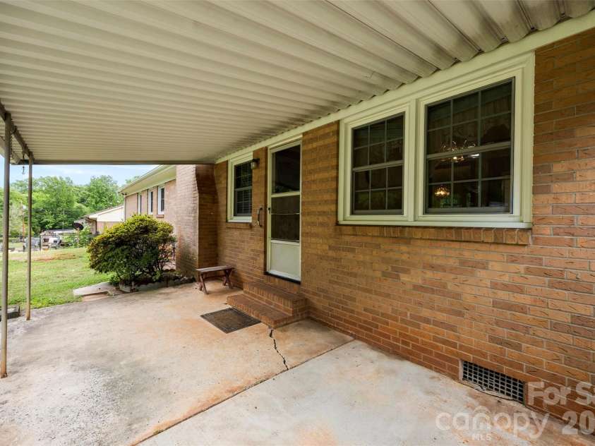 3342 Gardner Park Drive, Gastonia, NC 28054.  MLS# CAR4379226, YatesRealty ID 23629. 