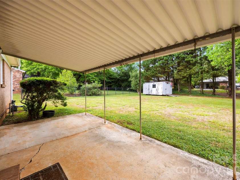 3342 Gardner Park Drive, Gastonia, NC 28054.  MLS# CAR4379226, YatesRealty ID 23629. 